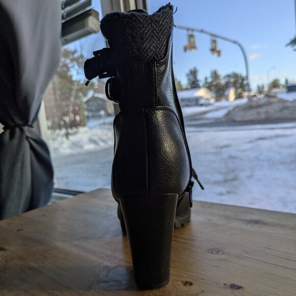 Reitman Winter Heels (Women's 9) - Picture 3 of 6